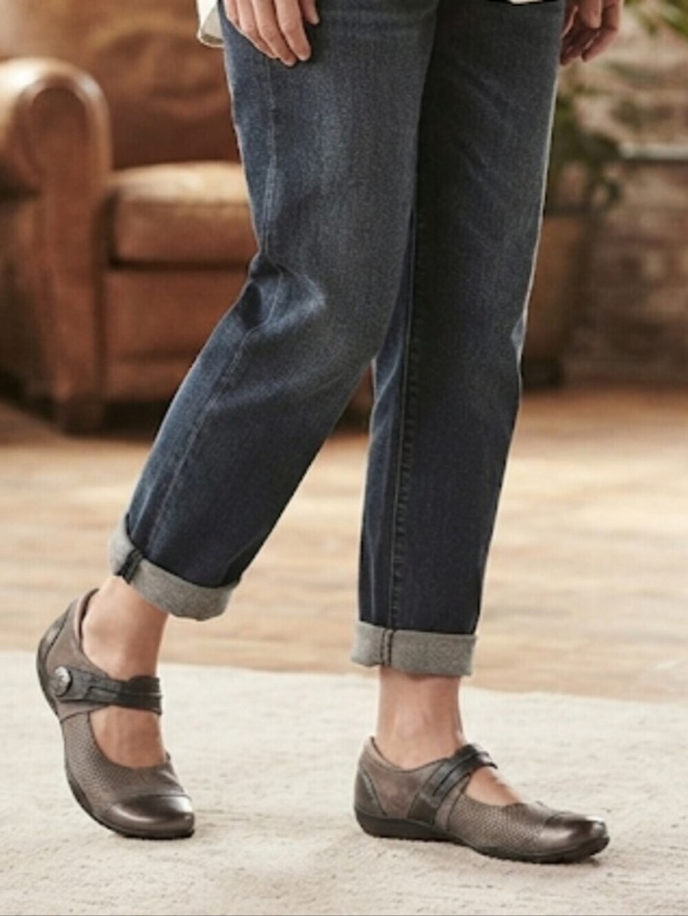 Taos Footwear Women Gray Perforated Mary Jane Flats with Strap Sz 7 Clog